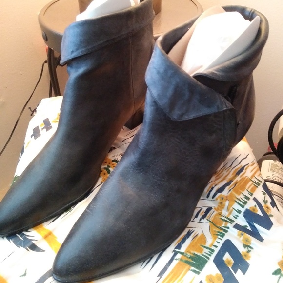 DAVIDTHEWEBGUY; I SELL VINTAGE LINGERIE & SHOES - Picture 2 of 6